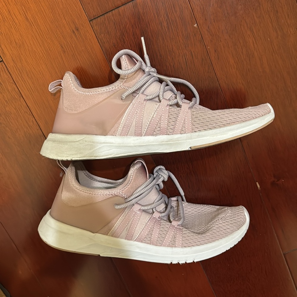 Fabletics  Women’s Mesh Performance Sneaker US 9 - Picture 2 of 5